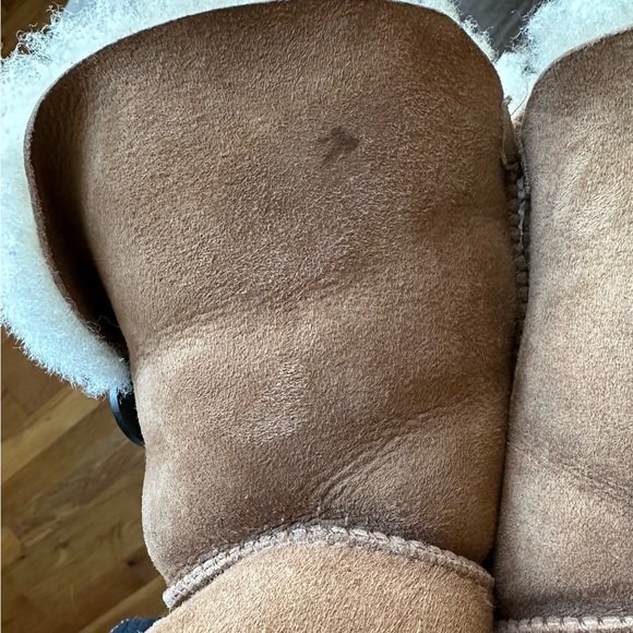 UGG Bailey Button Boots, Size 7 - Picture 3 of 7